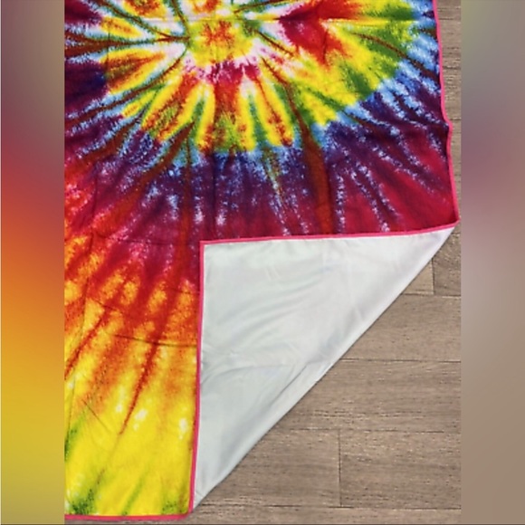 HOUSE OF CLOUDS NWT Microfiber Beach Towel “C” - Picture 4 of 6